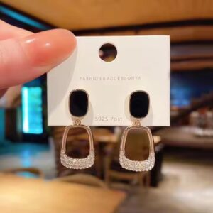 High-quality Geometric Pendant Earrings - Image 5