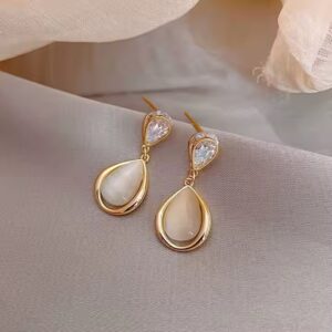 Drip Shape Luxury Designed Earring - Image 6